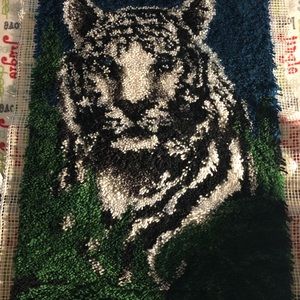White Tiger patch hook rug
